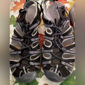 Keen whisper black grey sandals 8